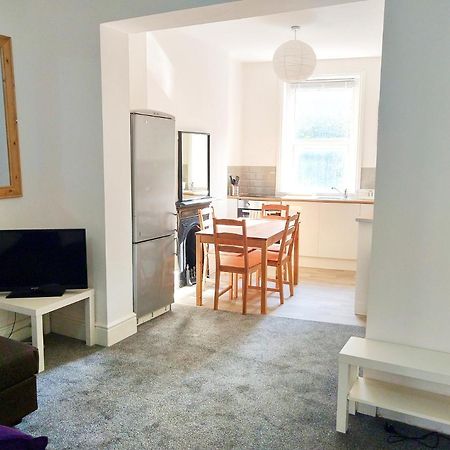 Entire floor 2 Bedrooms on Westcliff Bournemouth Buitenkant foto