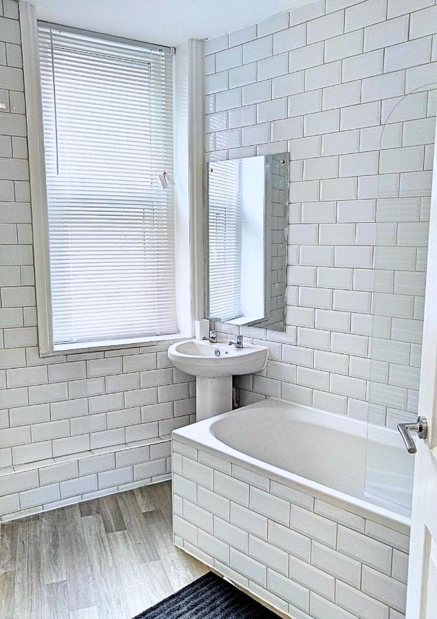 Entire floor 2 Bedrooms on Westcliff Bournemouth Buitenkant foto