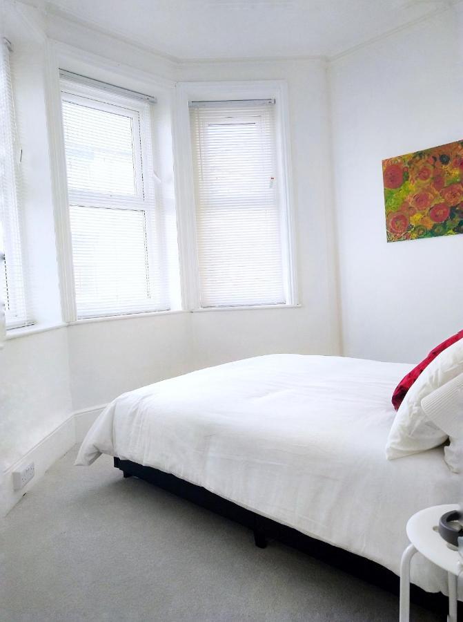 Entire floor 2 Bedrooms on Westcliff Bournemouth Buitenkant foto