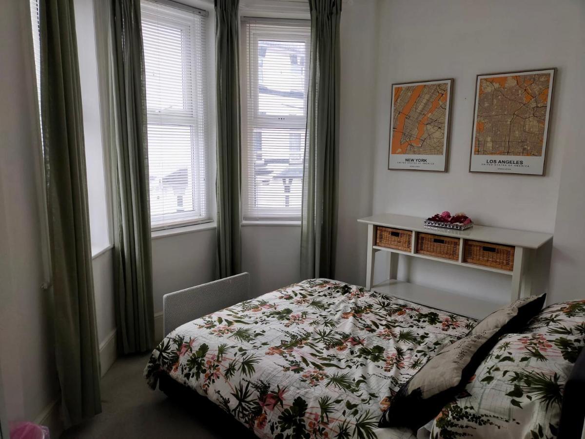 Entire floor 2 Bedrooms on Westcliff Bournemouth Buitenkant foto